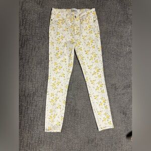 White/yellow Floral Judy blue jeans size 7/28 skinny fit